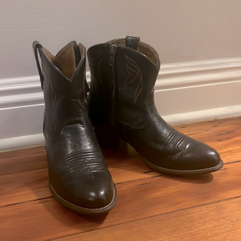 NWOB Ariat western ankle boot booties